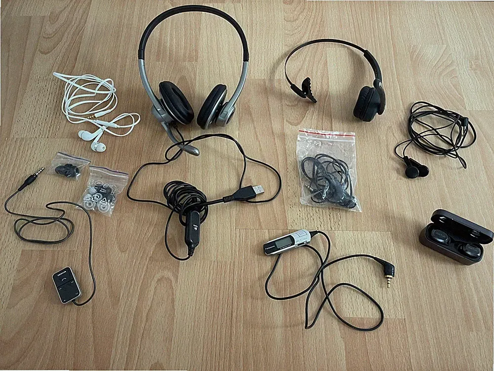 6 verschiedene Kopfhörer, bluetooth/Kabel, teils mit Mikro, für PC, handy od MP3