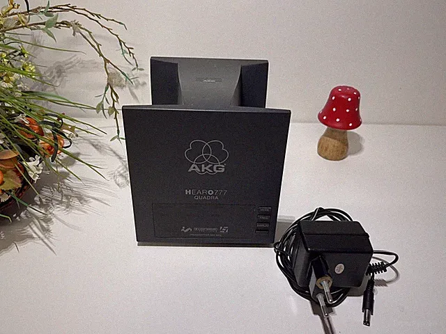 AKG HEARO 777 QUADRA Stereo Wireless, Ladestation und Adapter, Zubehör