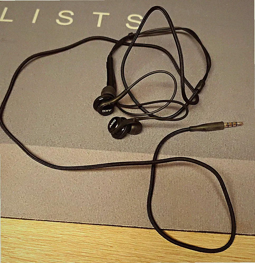 AKG In-Ear-Kopfhörer kabelgebunden 3,5 mm Klinke schwarz (2 Ohrhörer)