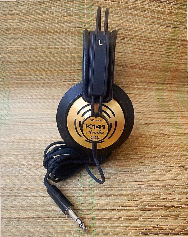 AKG K141 Monitor On-Ear Kopfhörer kabelgebunden 6,35mm Schwarz/Gold 600Ω