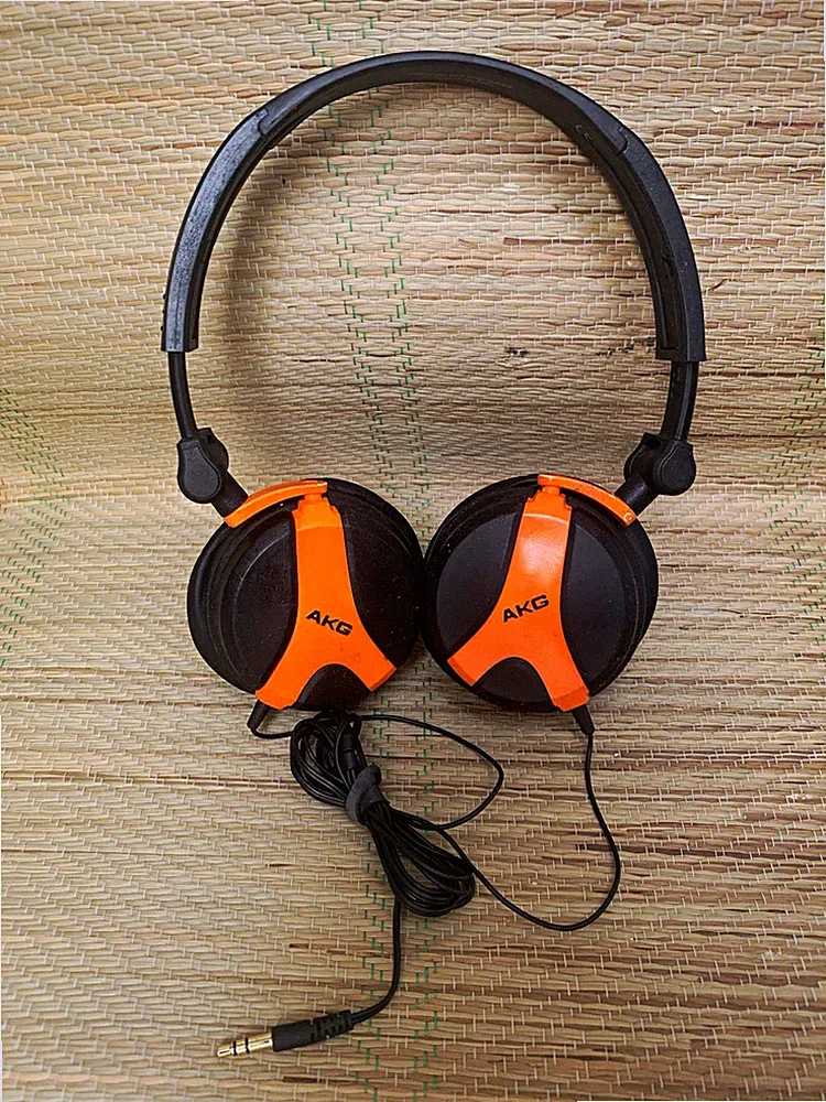 AKG K518LE On-Ear Kopfhörer kabelgebunden 3,5mm Schwarz/Orange (Doppelt)
