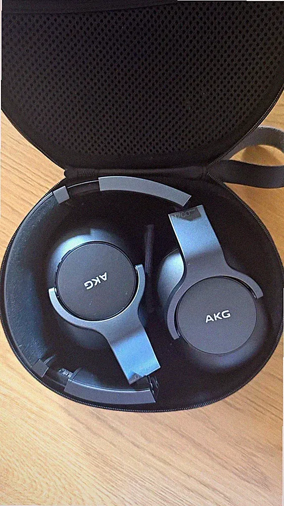 AKG N700 Ohrumschließende Kopfhörer Over-Ear Schwarz mit Etui