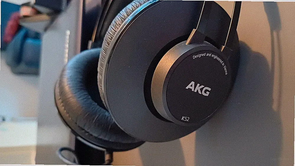 AKG Ohraufliegende Kopfhörer Kopfbügel, kabelgebunden, 3,5 mm, Schwarz - wie neu