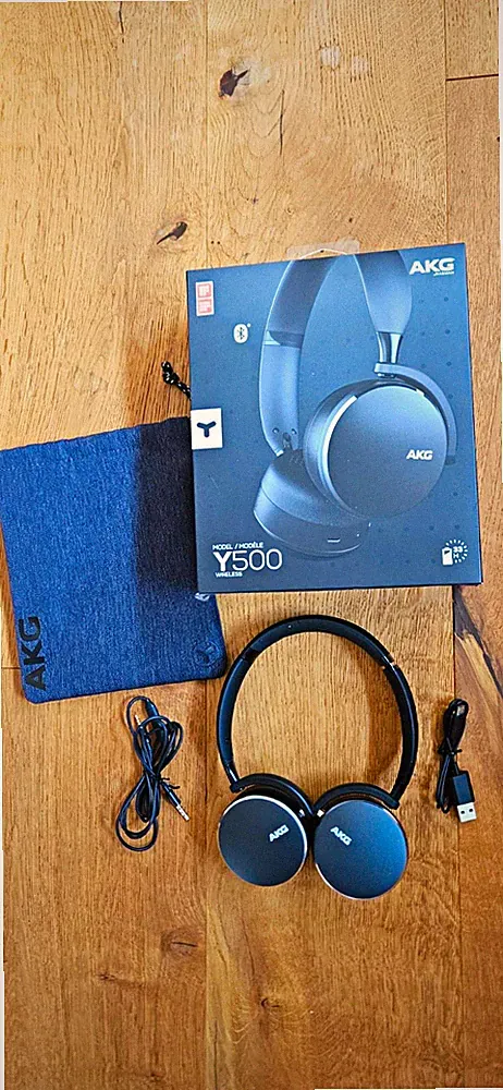 AKG Y500 Harman,On-Ear Bluetooth Kopfhörer schwarz, 3,5 mm/USB in OVP mit Tasche