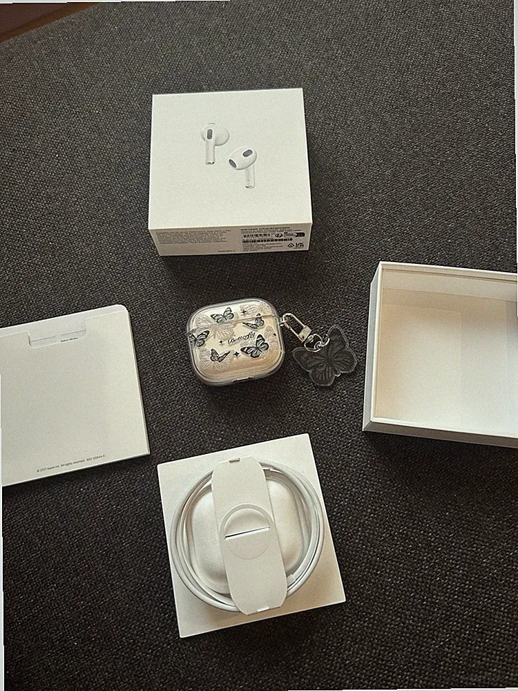 Apple AirPods 3. Generation Bluetooth In-Ear-Kopfhörer, Weiß, mit Silikonhülle