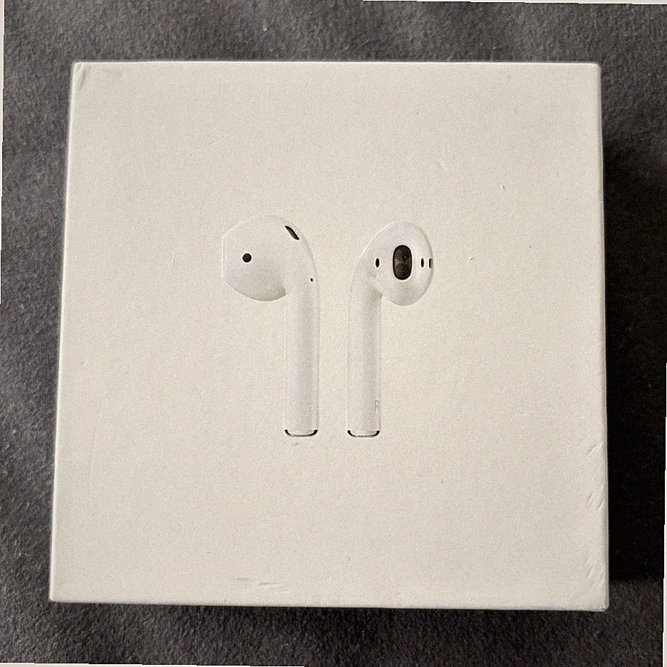 Apple AirPods In-Ear-Kopfhörer Bluetooth mit Wireless Charging Case Weiß