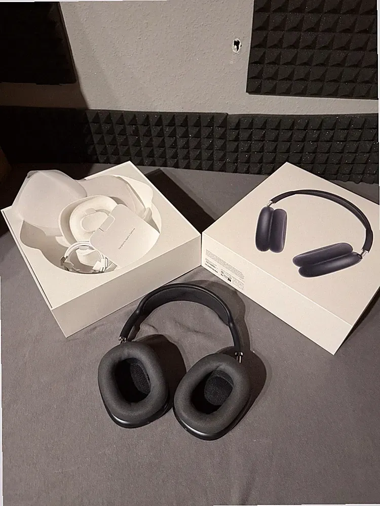 Apple AirPods USB-C Midnight Blue