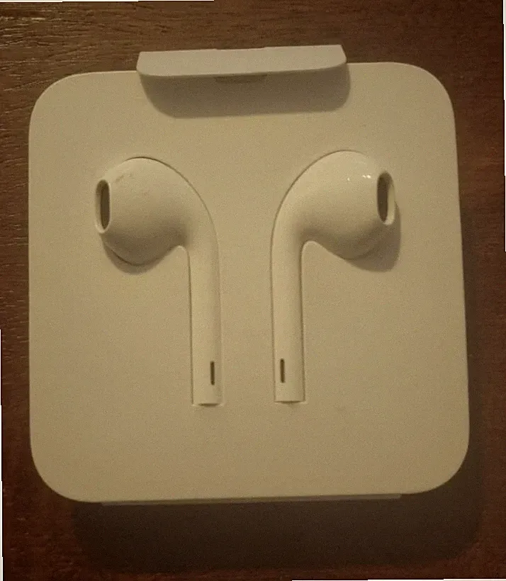 Apple EarPods In-Ear-Kopfhörer Lightning kabelgebunden mit Mikrofon Weiß