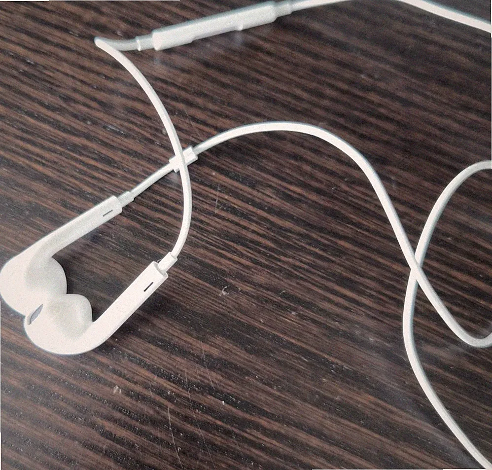 Apple EarPods In-Ear Kopfhörer weiß 3,5 mm Anschluss mit Kabel & Mikrofon AUX