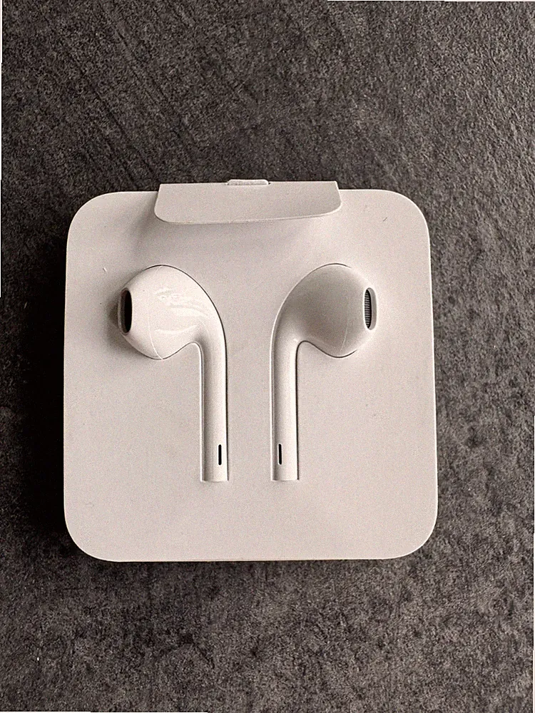 Apple EarPods In-Ear-Kopfhörer - Weiß - Lightning Anschluss (MD827ZM/B)