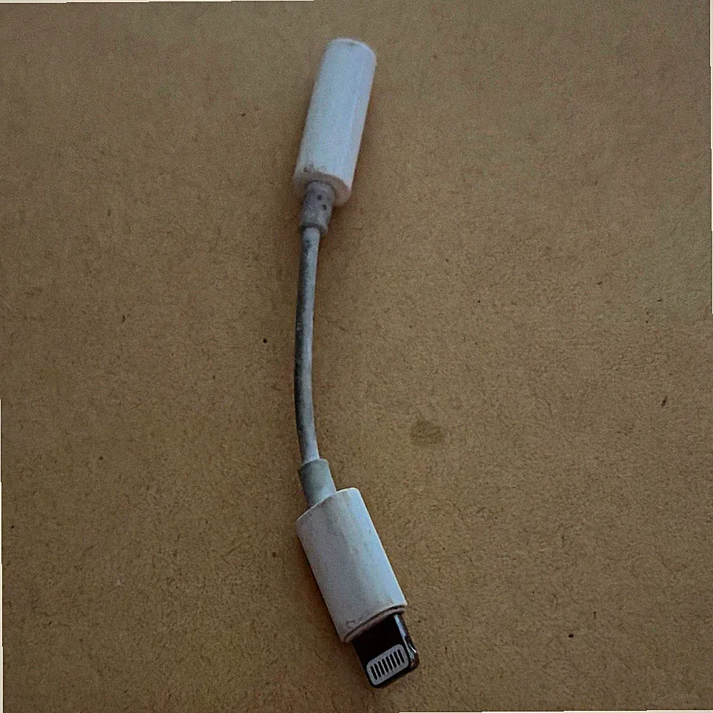 Apple Kopfhörer-Adapter Lightning auf 3,5 mm Klinke, 2 Anschlüsse, weiß