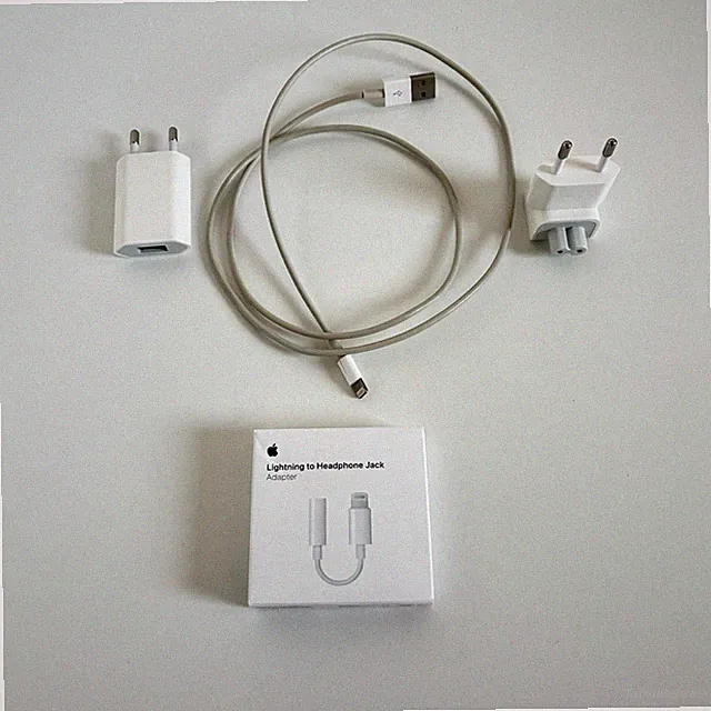 Apple Zubehör USB Power Adapter Ladekabel Lightning to Headphone Euro Stecker
