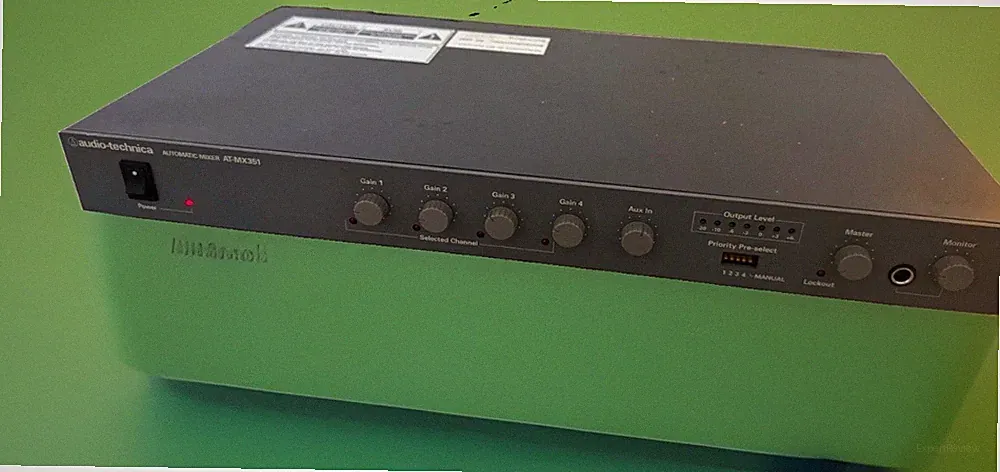 audio-technica AT-MX351 Automatikmixer 4-Kanal Rack, Kopfhörer, XLR/RCA