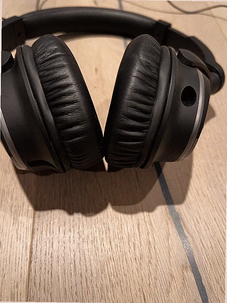 Audio-Technica QuietPoint Over-Ear Kopfhörer – Active Noise Cancelling