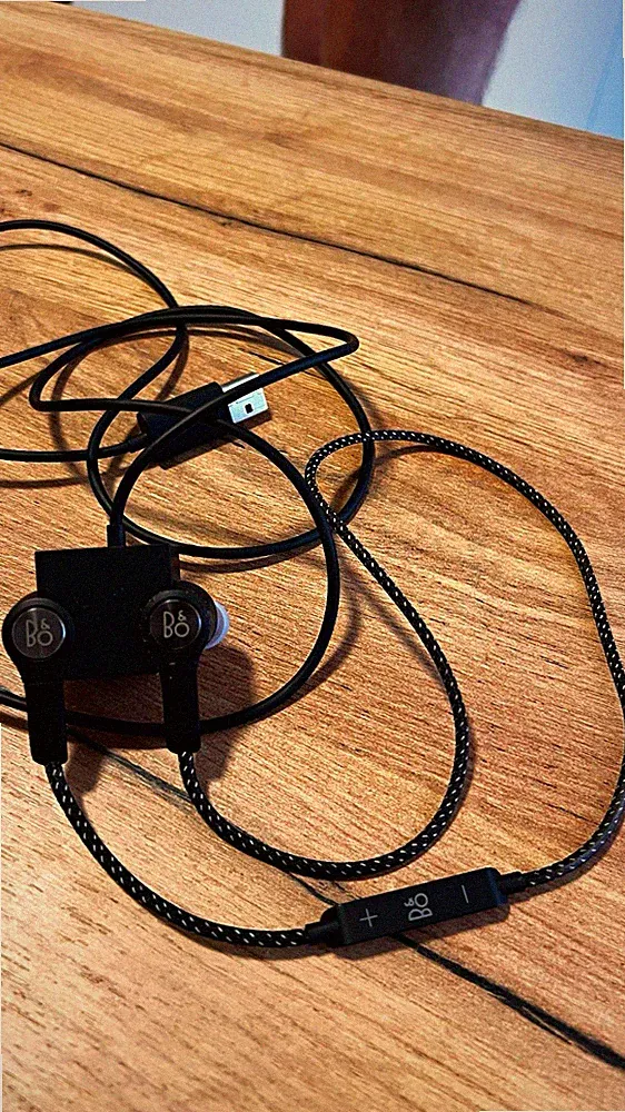 Bang & Olufsen Beoplay H5 In-Ear-Kopfhörer schwarz Bluetooth mit Kabel (2)