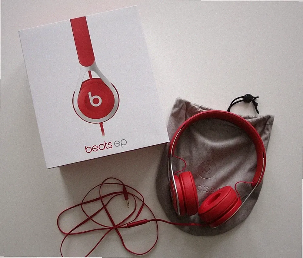 BEATS BY DR. DRE: BEATS EP * ON EAR KOPFHÖRER * ROT * KLINKE * +REISEBEUTEL +OVP