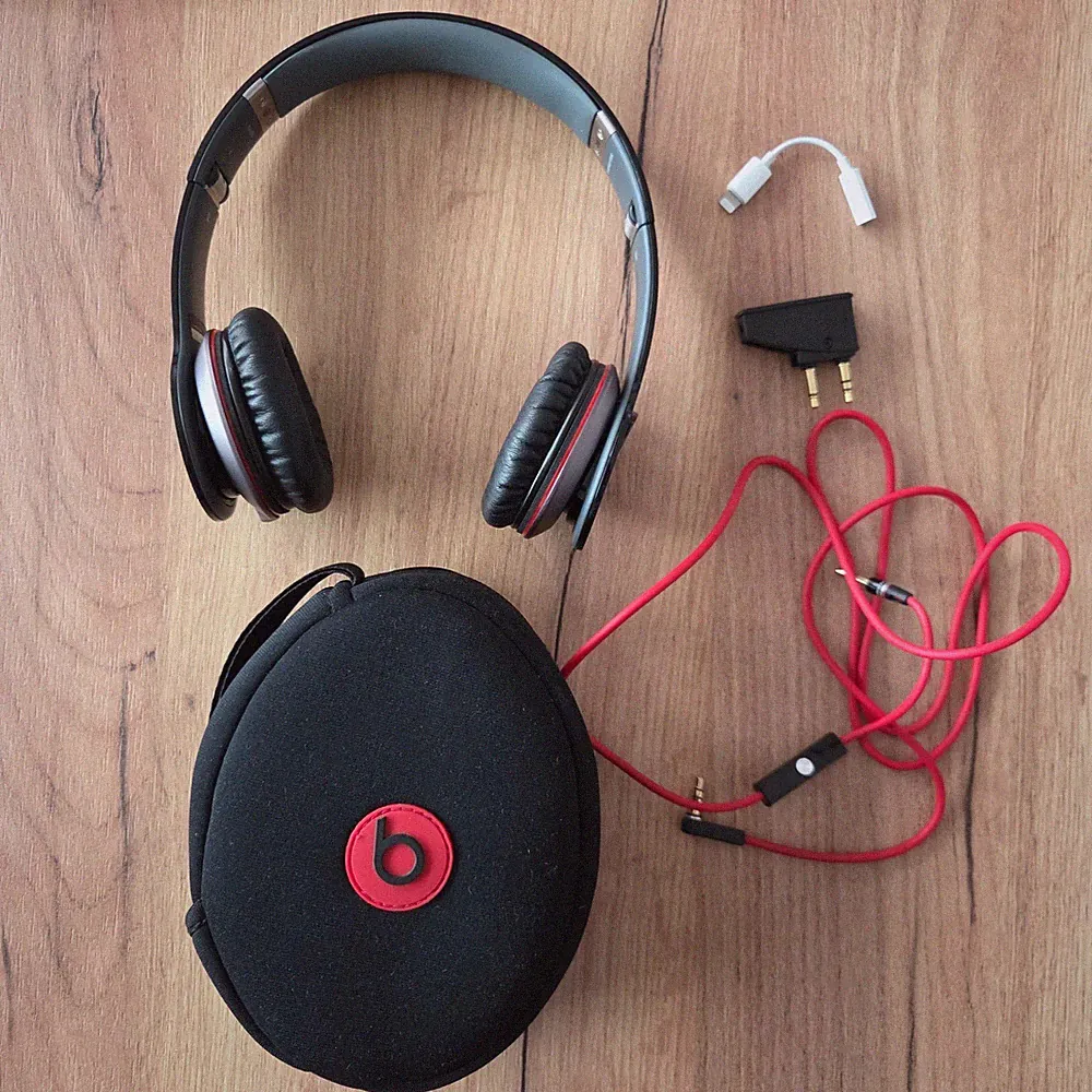 Beats by Dr. Dre Solo HD On-Ear Kopfhörer Schwarz – mit Case & Apple Adapter