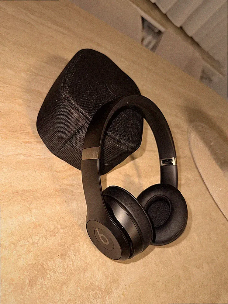 Beats by Dr. Dre Solo³ Kabellose Ohraufliegende Kopfhörer - Mattschwarz
