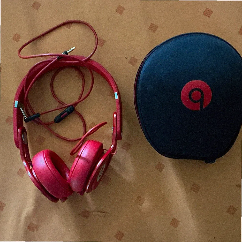 Beats by Dr. Dre Solo2 On-Ear Kopfhörer kabelgebunden 3,5 mm rot mit Etui