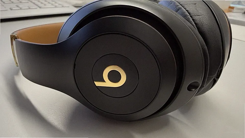 Beats by Dr. Dre Studio3 Over-Ear Bluetooth Kopfhörer Schwarz/Gold Hardcase