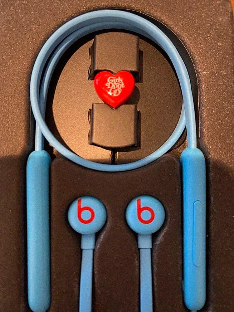 BEATS BY DR DRE x GIRLS DON’T CRY FLEX EARBUDS WIRELESS KOPFHÖRER BABYBLAU NEU