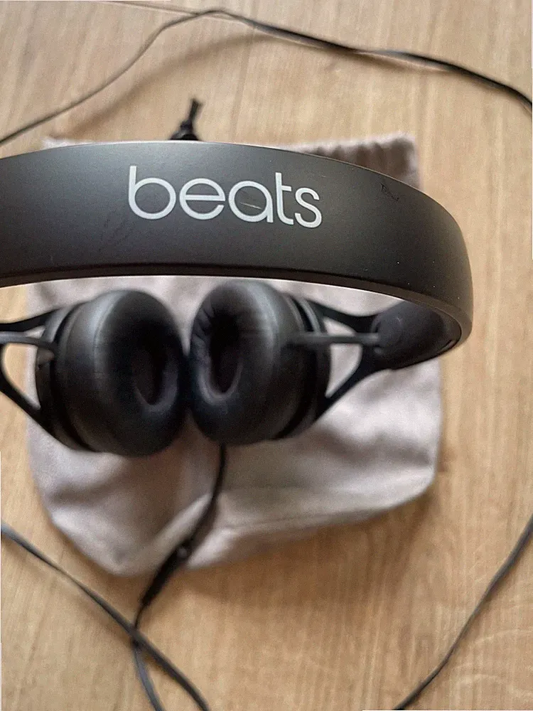 beats solo Kopfhörer mit Adapter für Apple