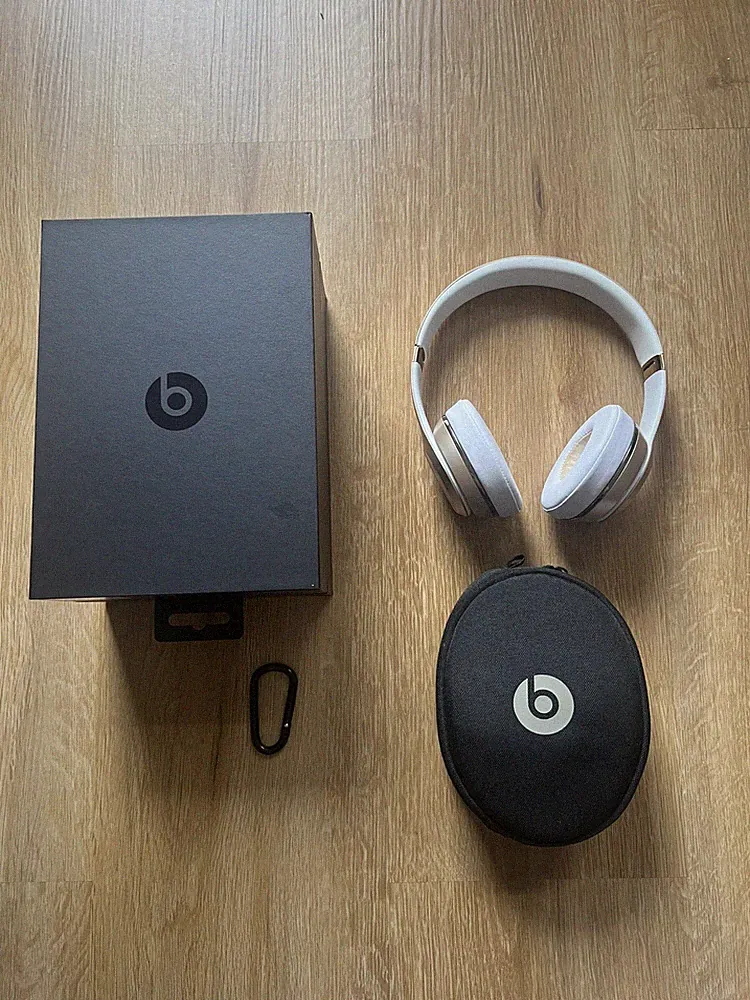 Beats Solo3 Wireless On-Ear Kopfhörer Beige mit Case