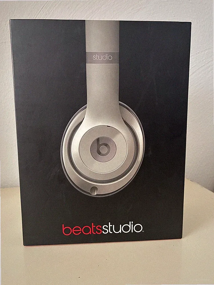Beats Studio Over-Ear Headphones Original Full Set Box Case Cables by Dr.Dre