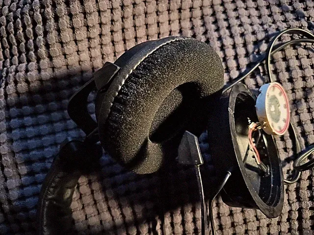 Beyerdynamic DT 770 Pro 250 Ohm - defekt, rechtes System kaputt - für Bastler