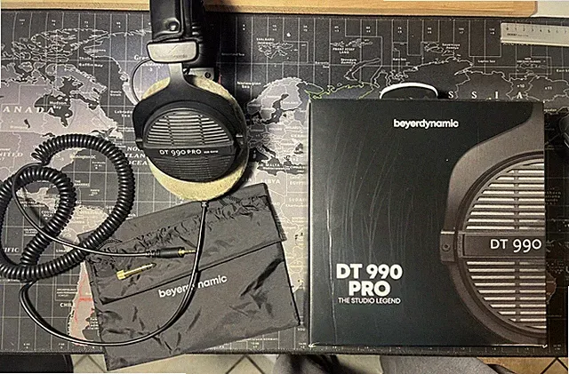 Beyerdynamic DT 990 Pro – Professioneller Studiokopfhörer (Open-Back, 250 Ohm)