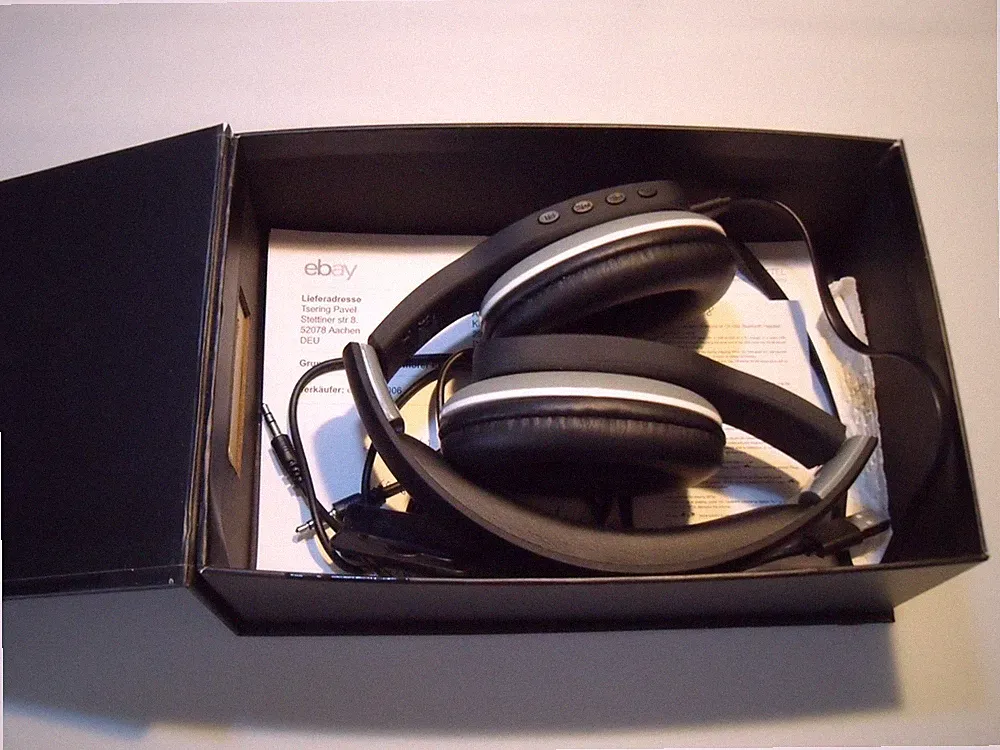 Bluetooth Kopfhörer mit Kopfbügel, kabellos schwarz / Weiß , mit karton fast .