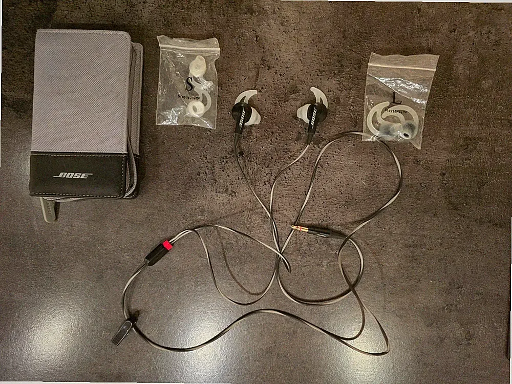 Bose Kopfhörer mit Kabel + Klinkenstecker für Handy + Etui + 2 Paar Ohrmuscheln