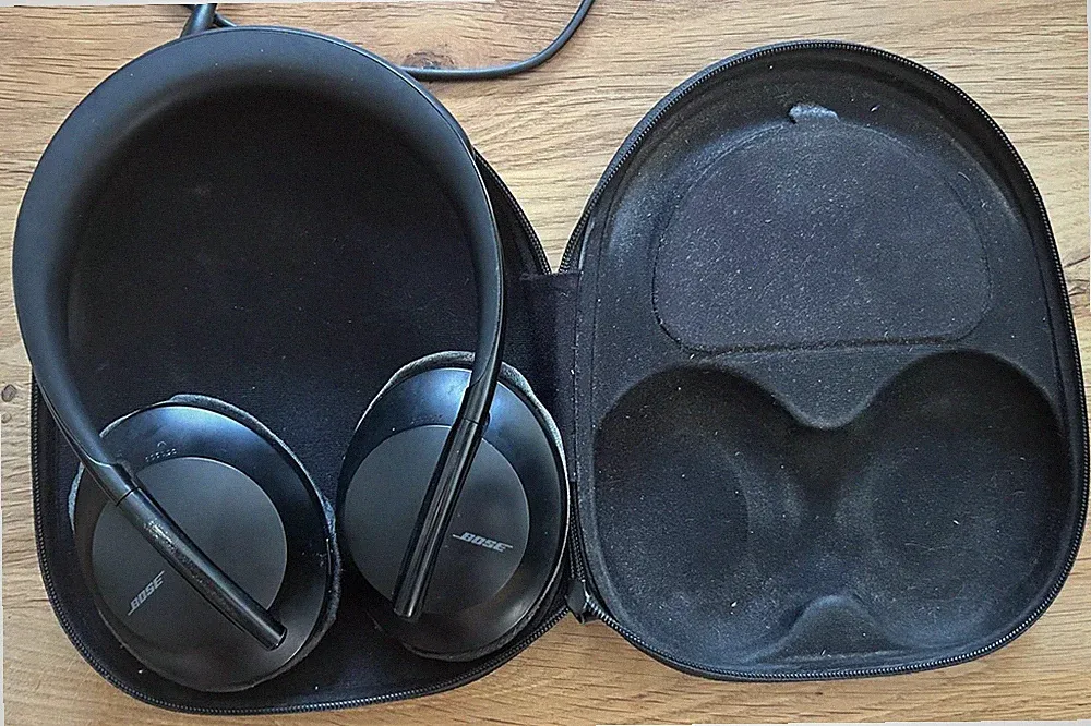 Bose NC 700 Noise Cancelling Over Ear Headphones Bluetooth Kopfhörer + Caseذ