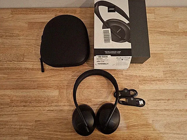 Bose Noise Cancelling Wireless Headphones 700 Bluetooth Schwarz mit Box...
