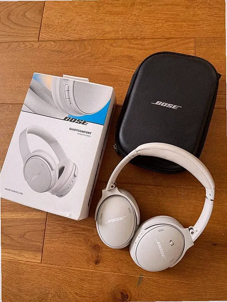 Bose QuietComfort Kopfhörer Wireless Over-Ear Noise Cancelling Weiß mit Hülle