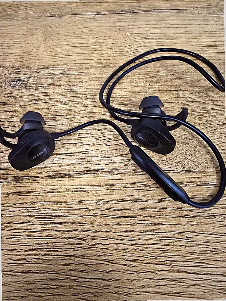 Bose SoundSport Wireless In-Ear Kopfhörer, schwarz. Case+ Ersatz-Ohreinsätze