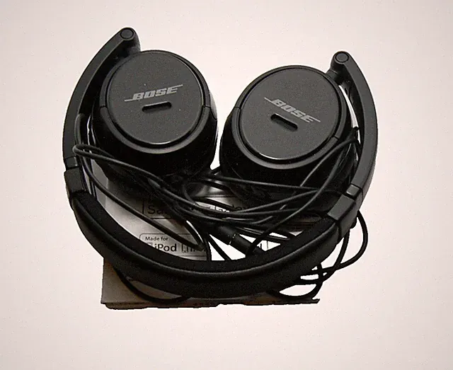Bose SoundTrue Around-Ear Headphones II - Schwarz mit Hülle