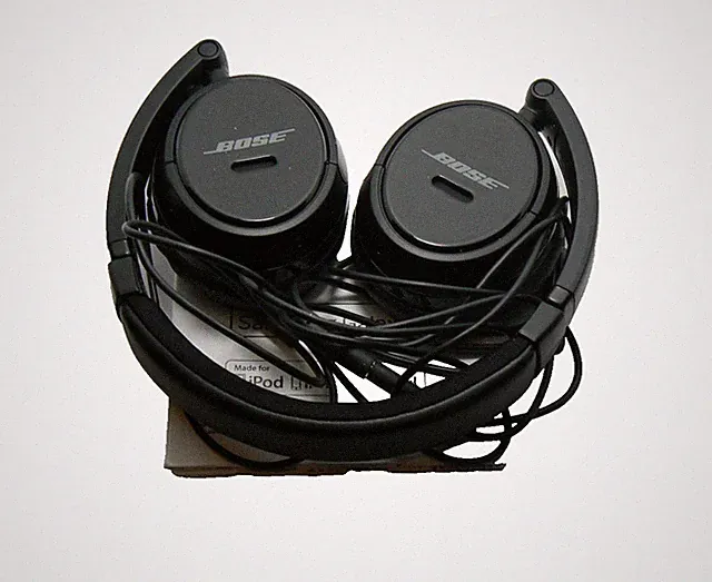 Bose SoundTrue Around-Ear Headphones II - Schwarz mit Hülle