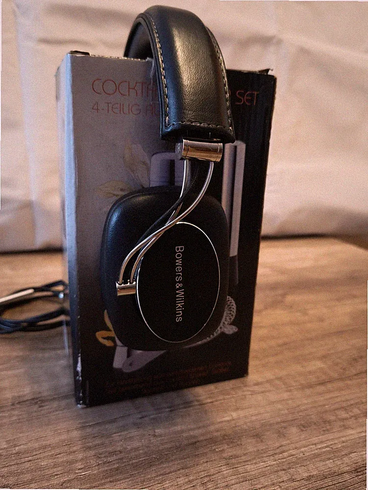 Bowers & Wilkins On-Ear