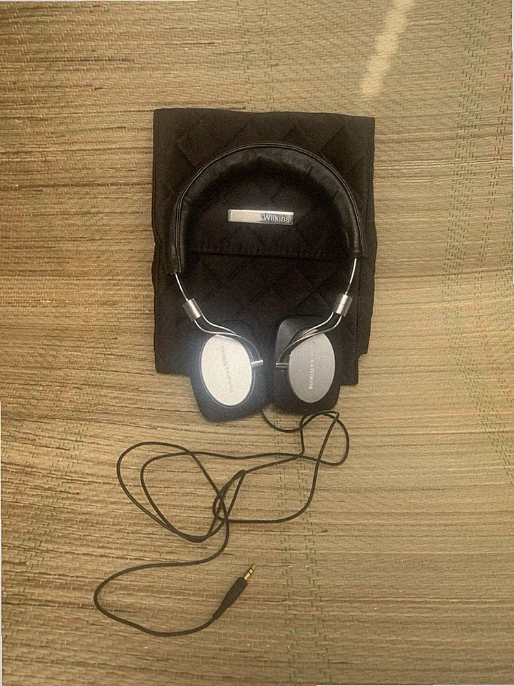 Bowers & Wilkins P5M On-Ear Kopfhörer kabelgebunden, 3,5 mm, Schwarz/Silber