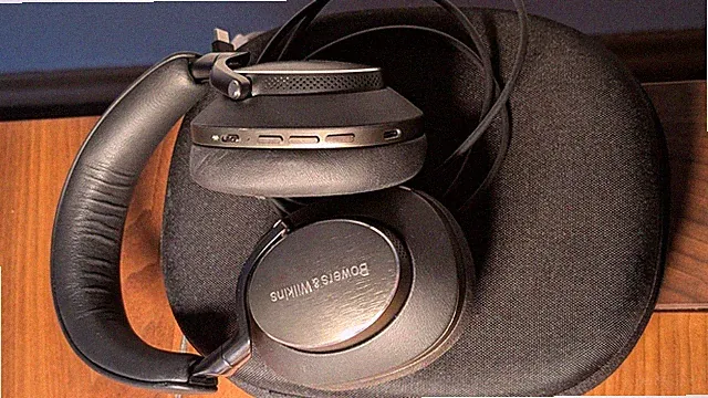 Bowers & Wilkins Px8 Over-Ear Kopfhörer – kaum benutzt – mit Case