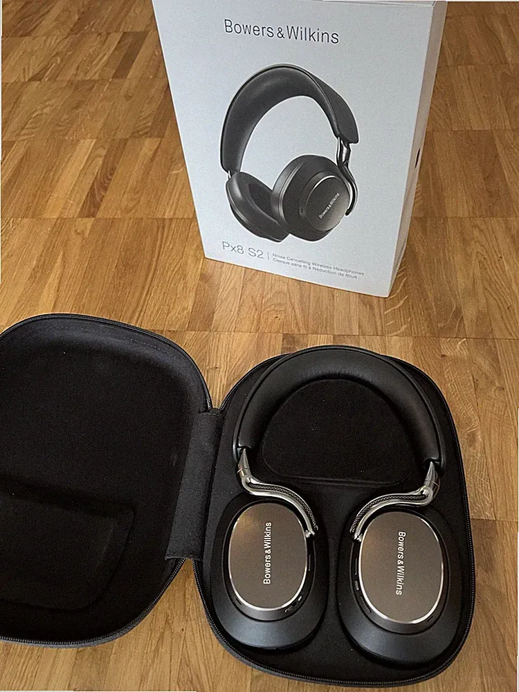 Bowers & Wilkins Px8 S2 Over-Ear Kopfhörer Noise Cancelling (Onyx Black) schwarz