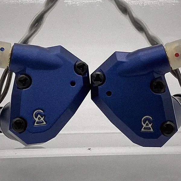 Campfire Audio Mammut CAM-5584 Dreifach Hybrid Treiber IEM Kopfhörer aus Japan