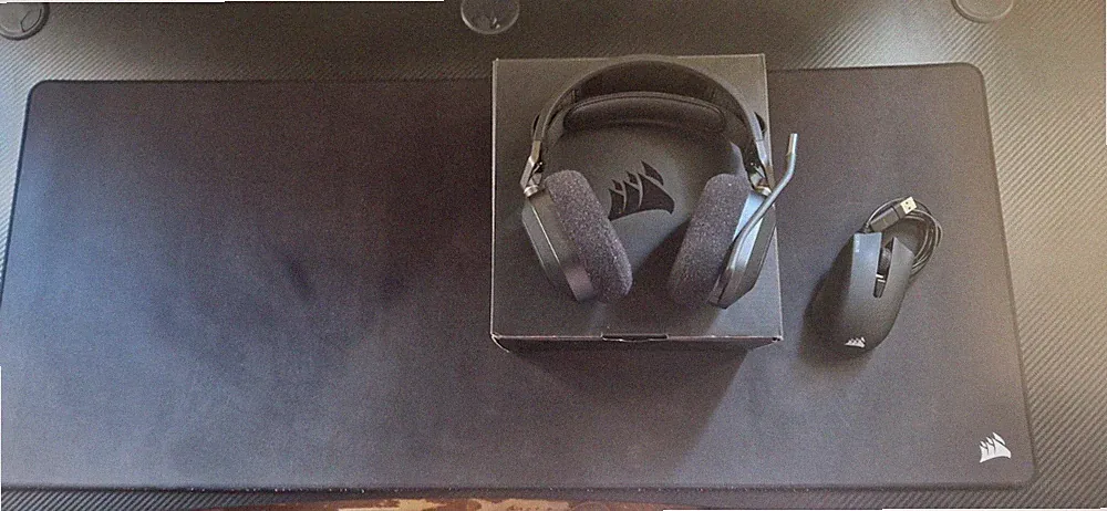 CORSAIR HS80 RGB, Over-ear Gaming Headset Dolby 7.1 Schwarz+GRATIS Maus