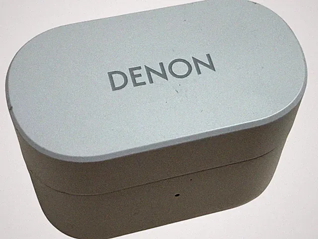 Denon AH-C830NCW Wireless Earbuds Ladecase Weiß Kompakt
