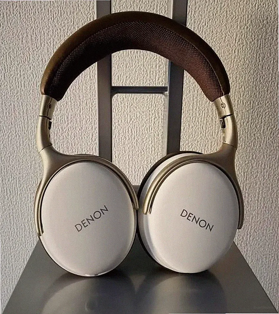 Denon AH-D1200 Over-Ear geschlossener kabelgebundener Kopfhörer weiß braun
