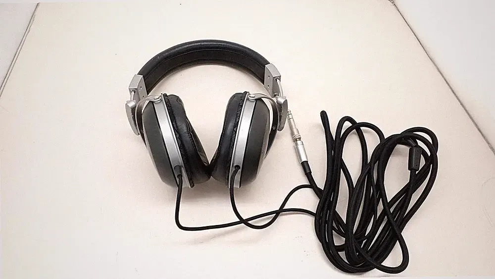 DENON AH-D2000 Geschlossener Over-Ear Kopfhörer 50mm Treiber Kabelgebunden...