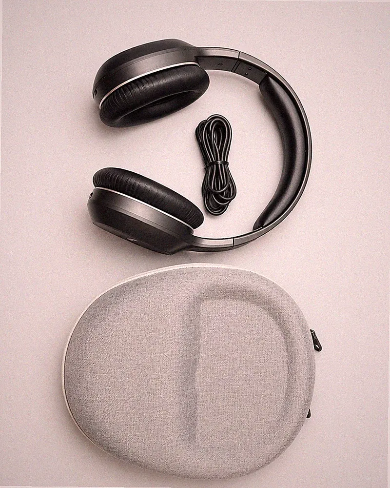 Edifier W800BT Plus Bluetooth-Kopfhörer 55h Akkulaufzeit Schwarz mit Case