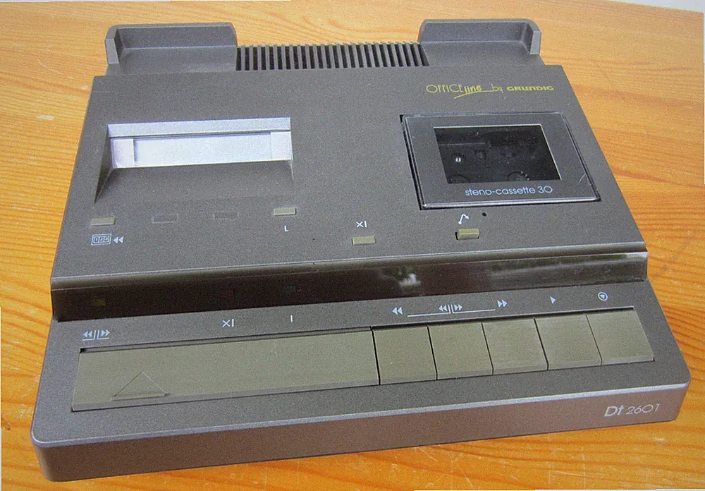 Grundig Office Line Dt 2601 Diktiergerät +Fußschalter, Kopfhörer, Originalkarton