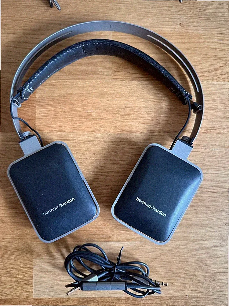 Harman Kardon Soho Wired On-Ear Kopfhörer mit Etui & Kabel